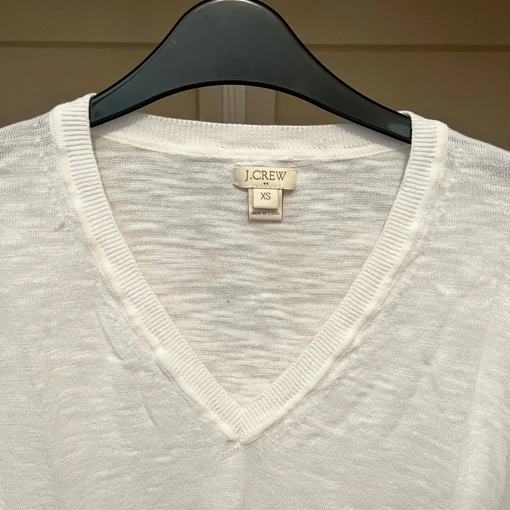 J. Crew Classic White V-Neck Top - Picture 3 of 4